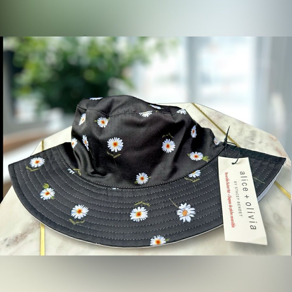NWT alice + olivia Reversible Bucket Hat - Picture 5 of 9